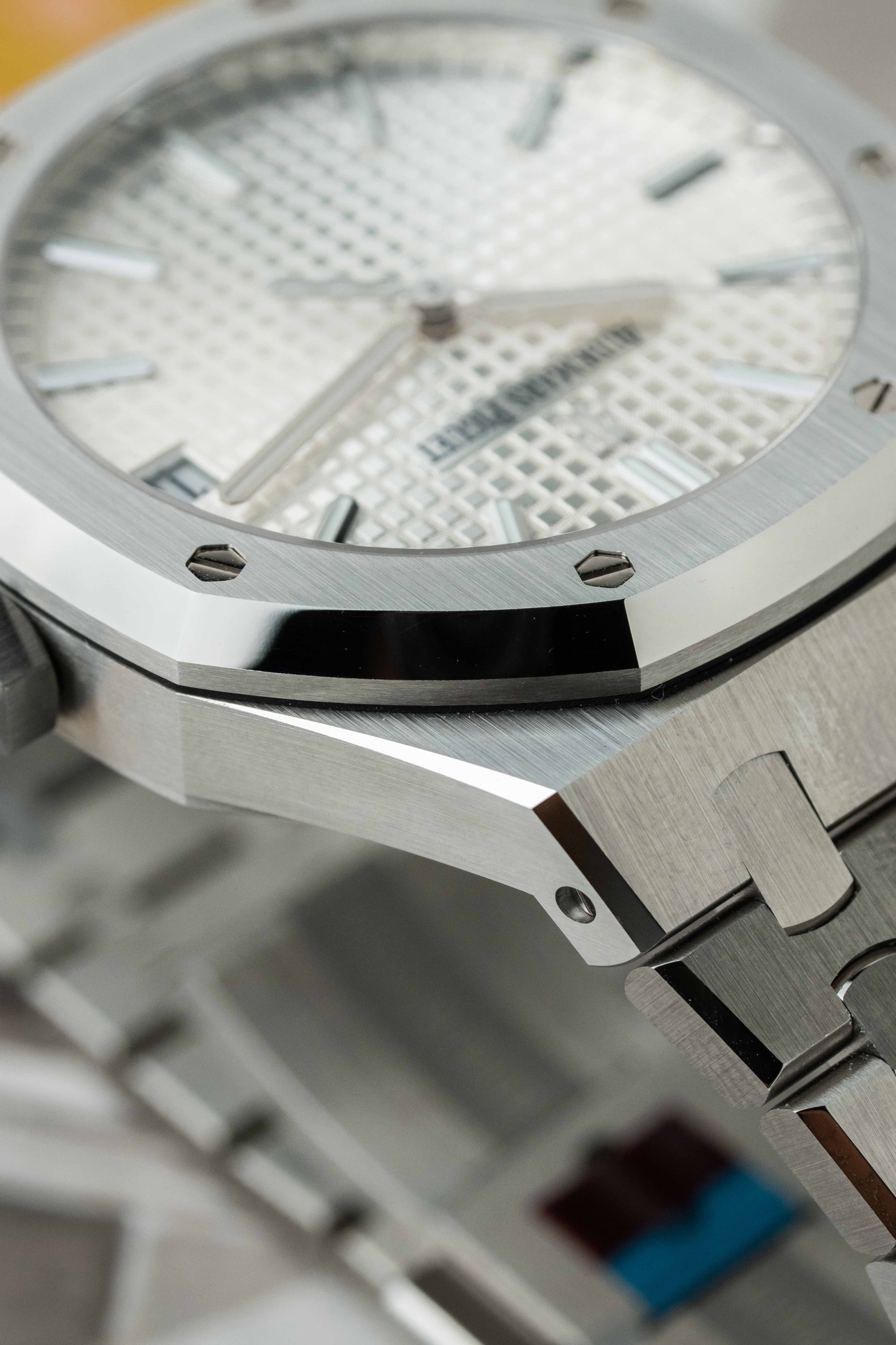 Audemars Piguet Royal Oak 41mm Ref. 15500ST.OO.1220ST.04 'White' Dial 2022 w/ Box & Papers