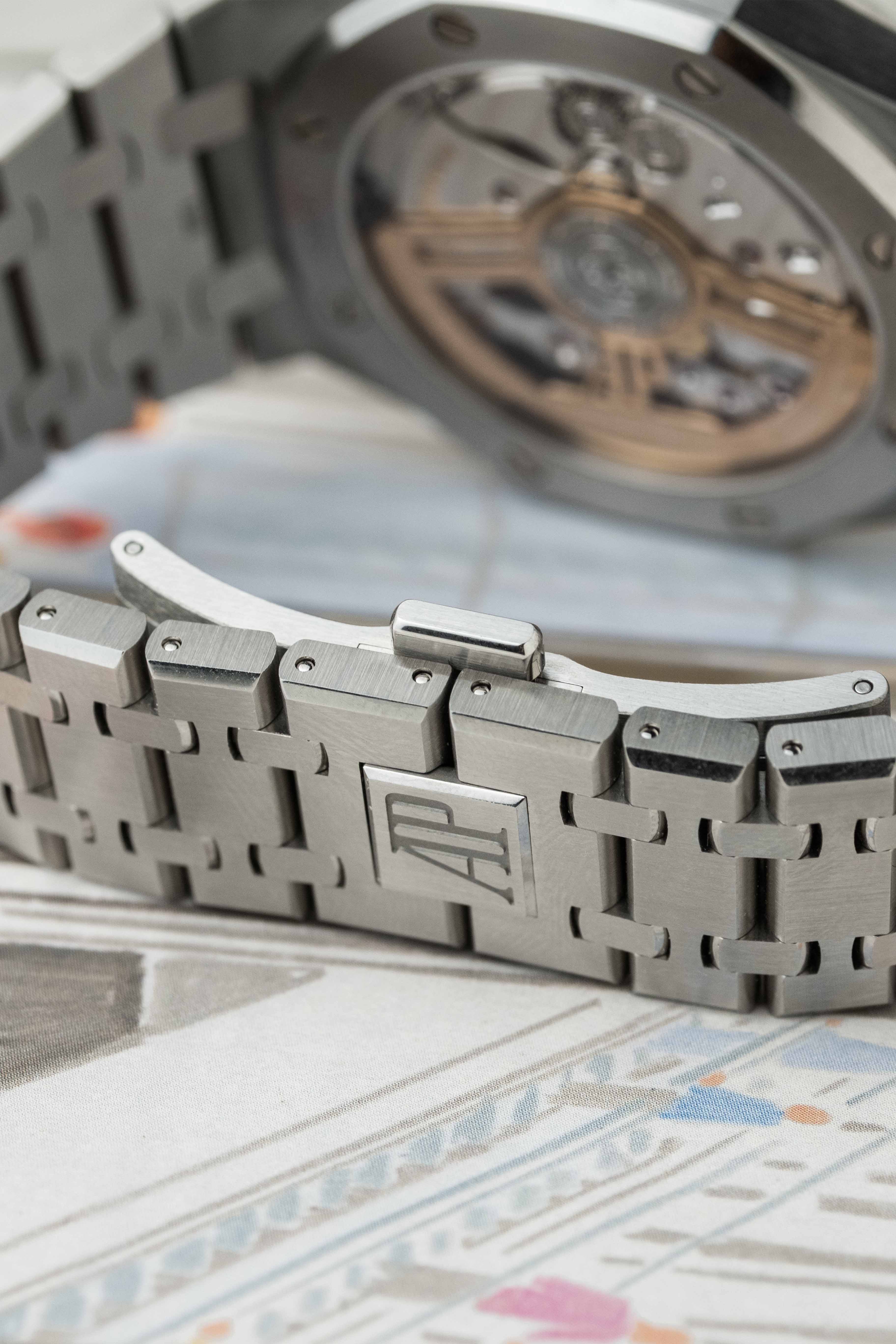 Audemars Piguet Royal Oak 41mm Ref. 15500ST.OO.1220ST.04 'White' Dial 2022 w/ Box & Papers