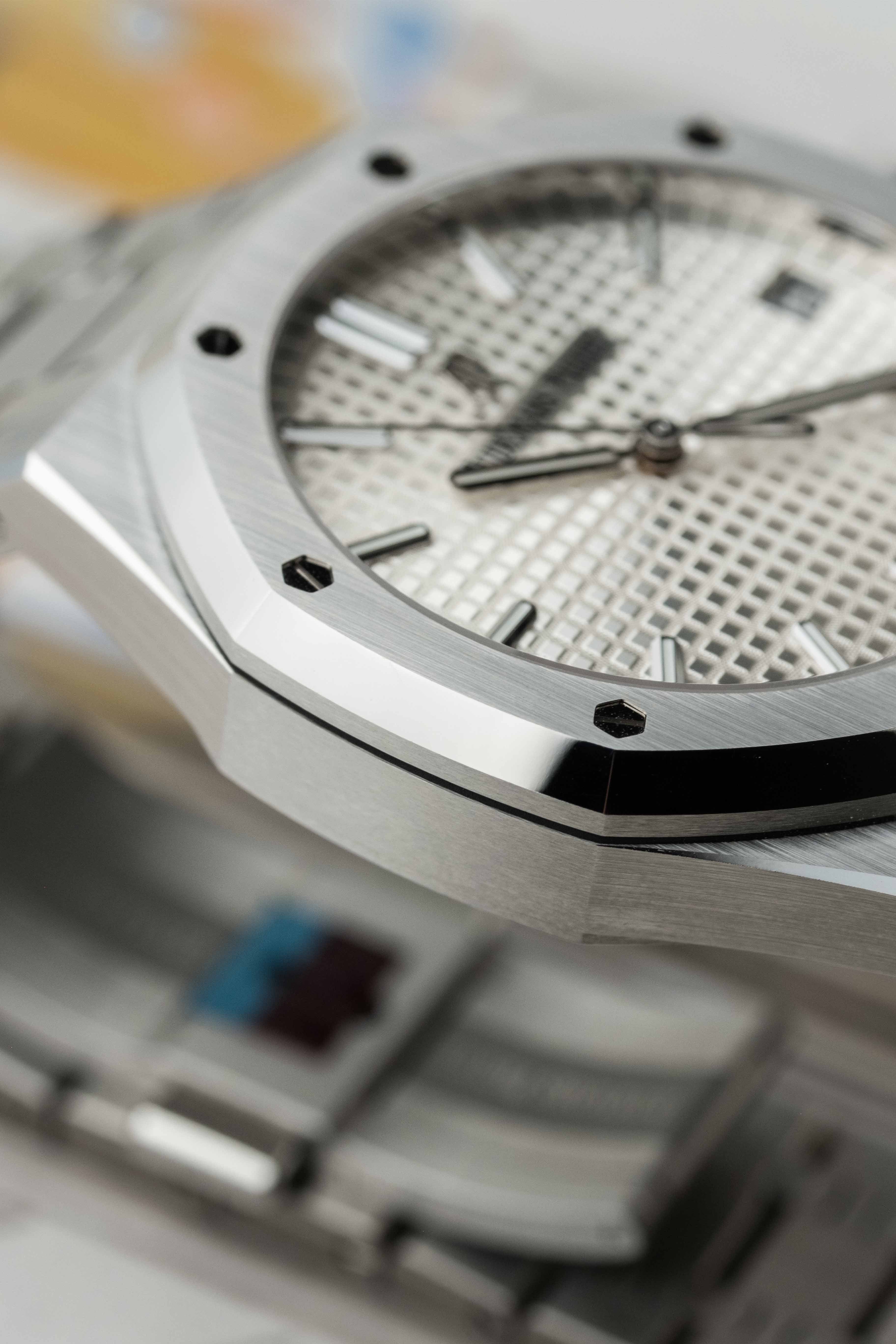 Audemars Piguet Royal Oak 41mm Ref. 15500ST.OO.1220ST.04 'White' Dial 2022 w/ Box & Papers