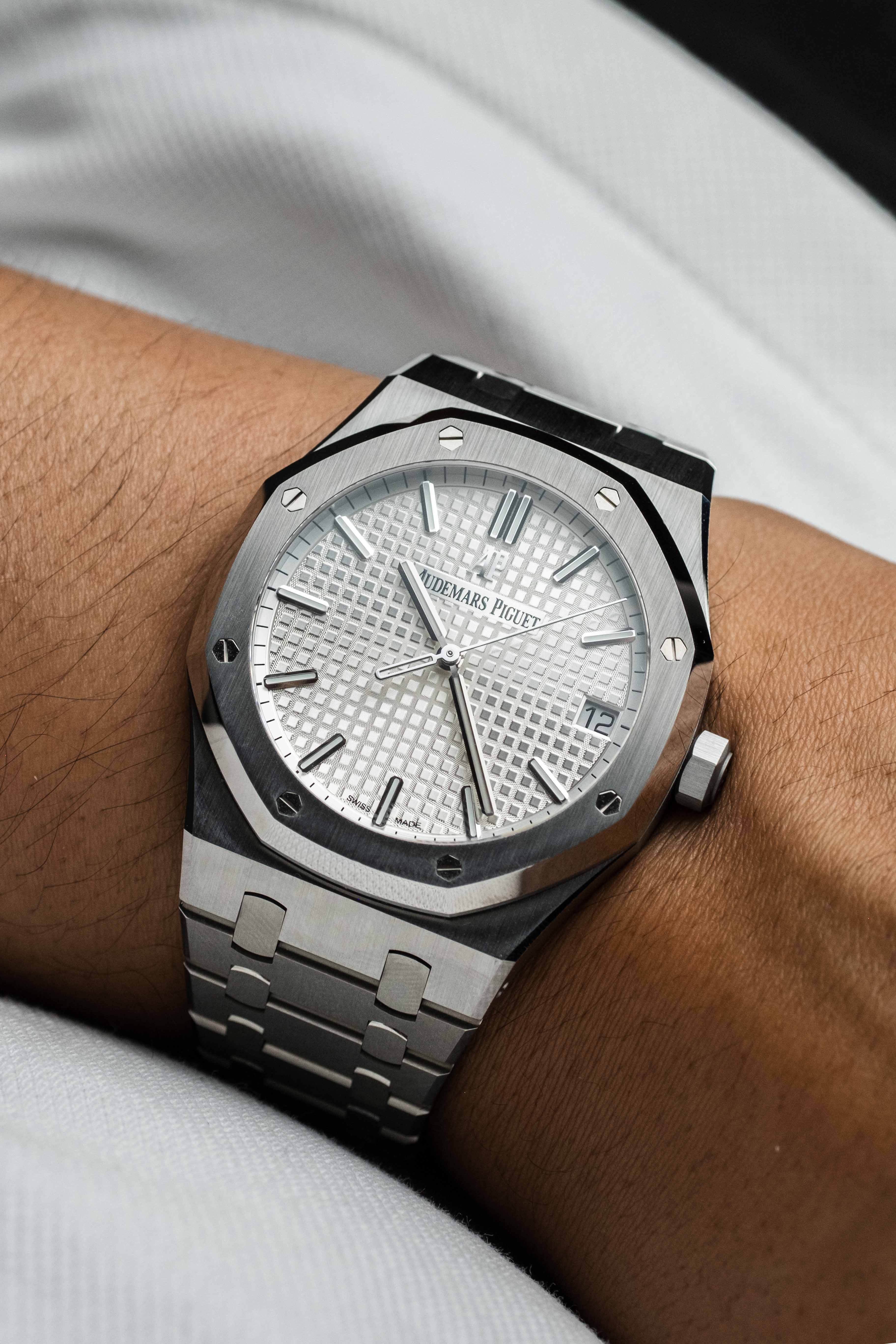 Audemars Piguet Royal Oak 41mm Ref. 15500ST.OO.1220ST.04 'White' Dial 2022 w/ Box & Papers