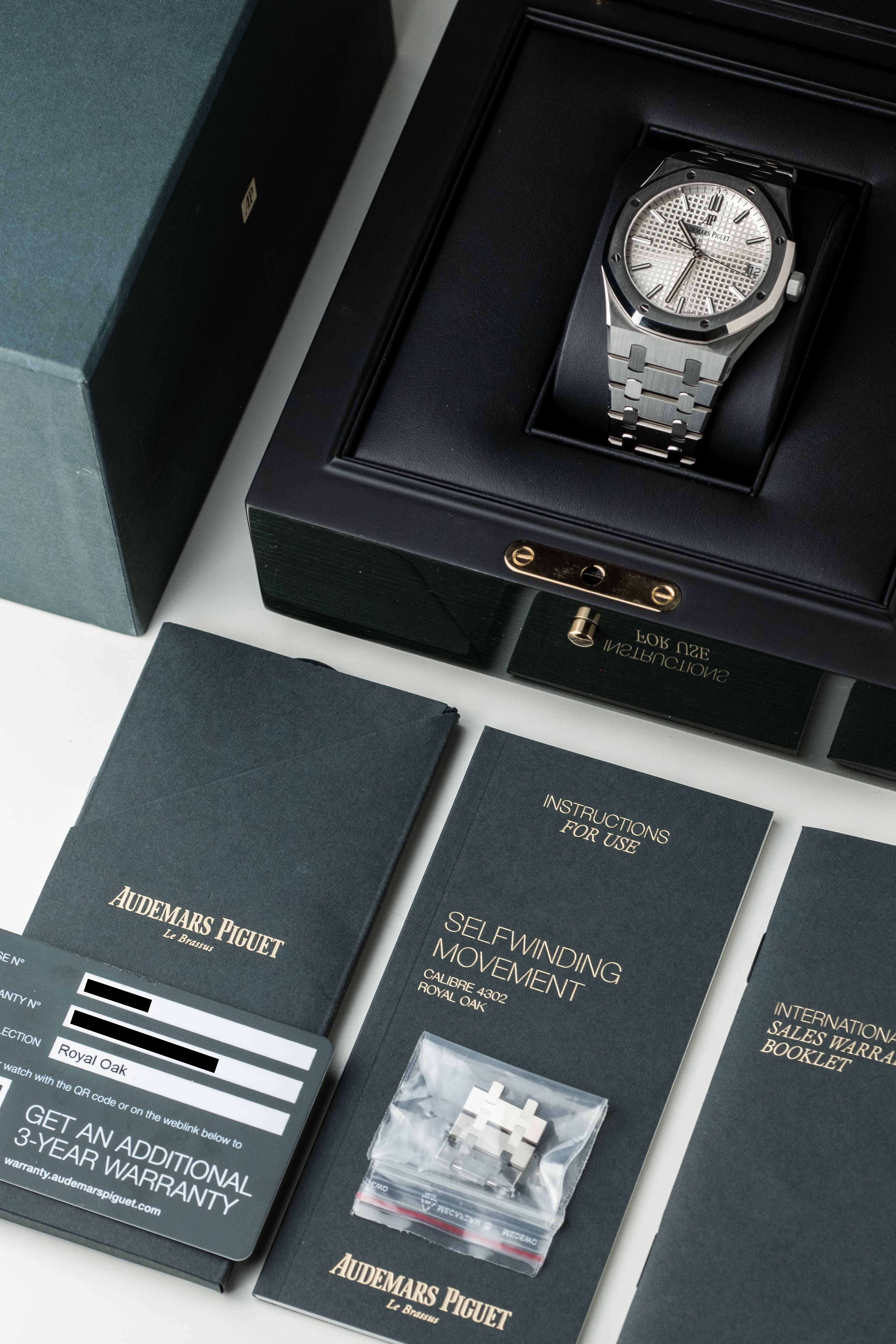 Audemars Piguet Royal Oak 41mm Ref. 15500ST.OO.1220ST.04 'White' Dial 2022 w/ Box & Papers