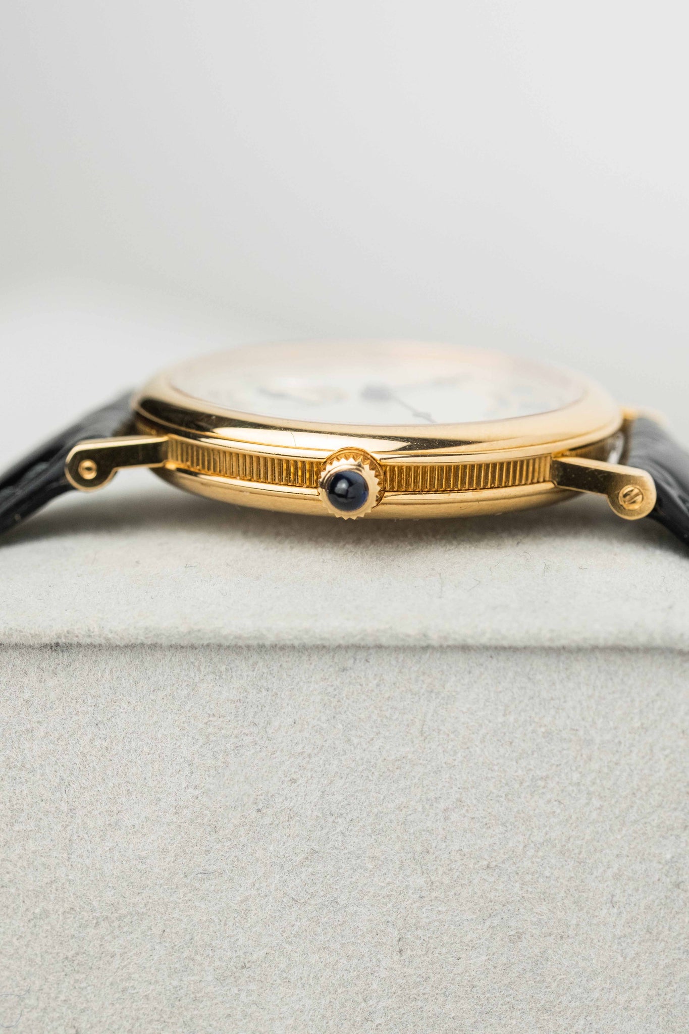Breguet Classique Ref. 3210BA/12/264 2000 Crown Detail Photo