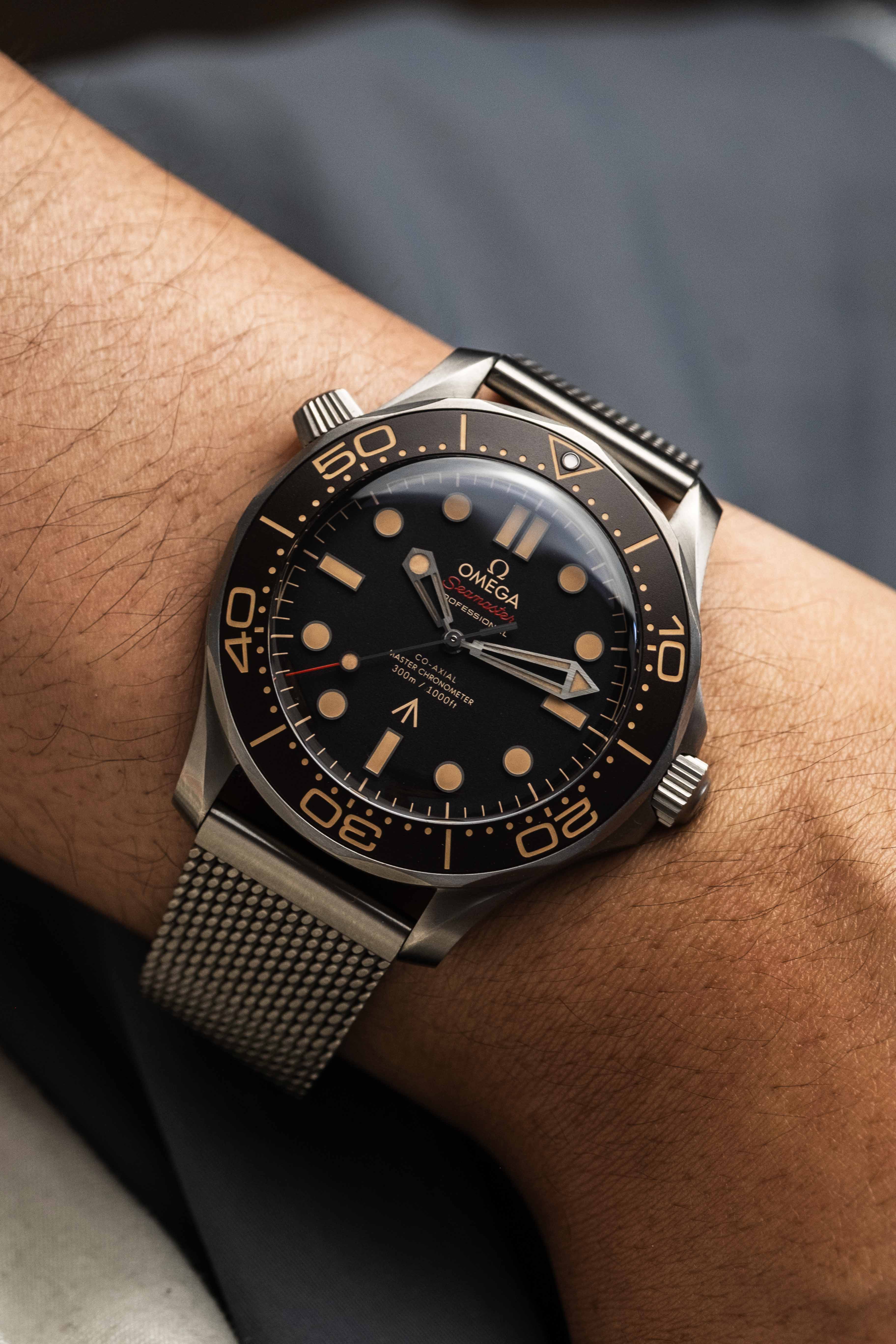 Omega Seamaster 300M No Time to Die titanium reference 210.90.42.20.01.001 khaki NATO strap editorial detail desert light