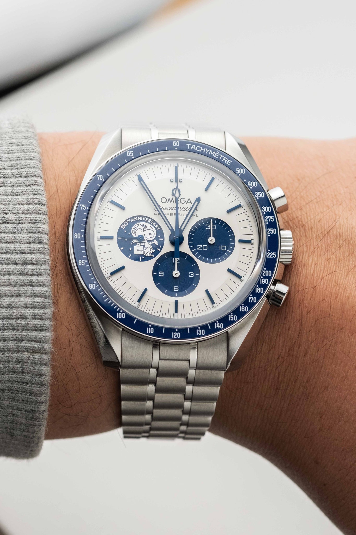 Omega Speedmaster 'Snoopy' Ref. 310.32.42.50.02.001 w/ Box & Papers 2023