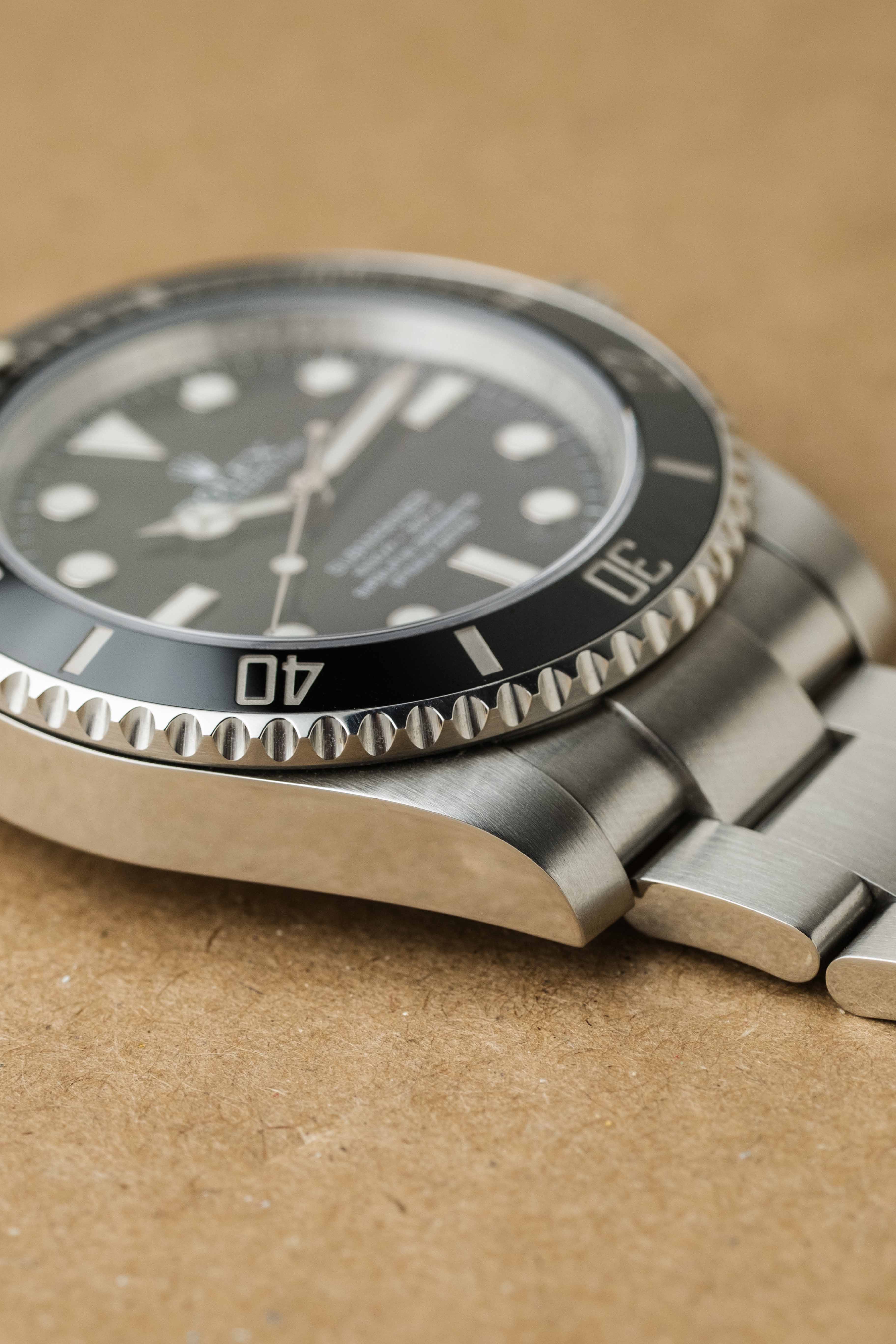 Rolex Submariner No Date Ref. 114060 2017 w/ Box & Papers