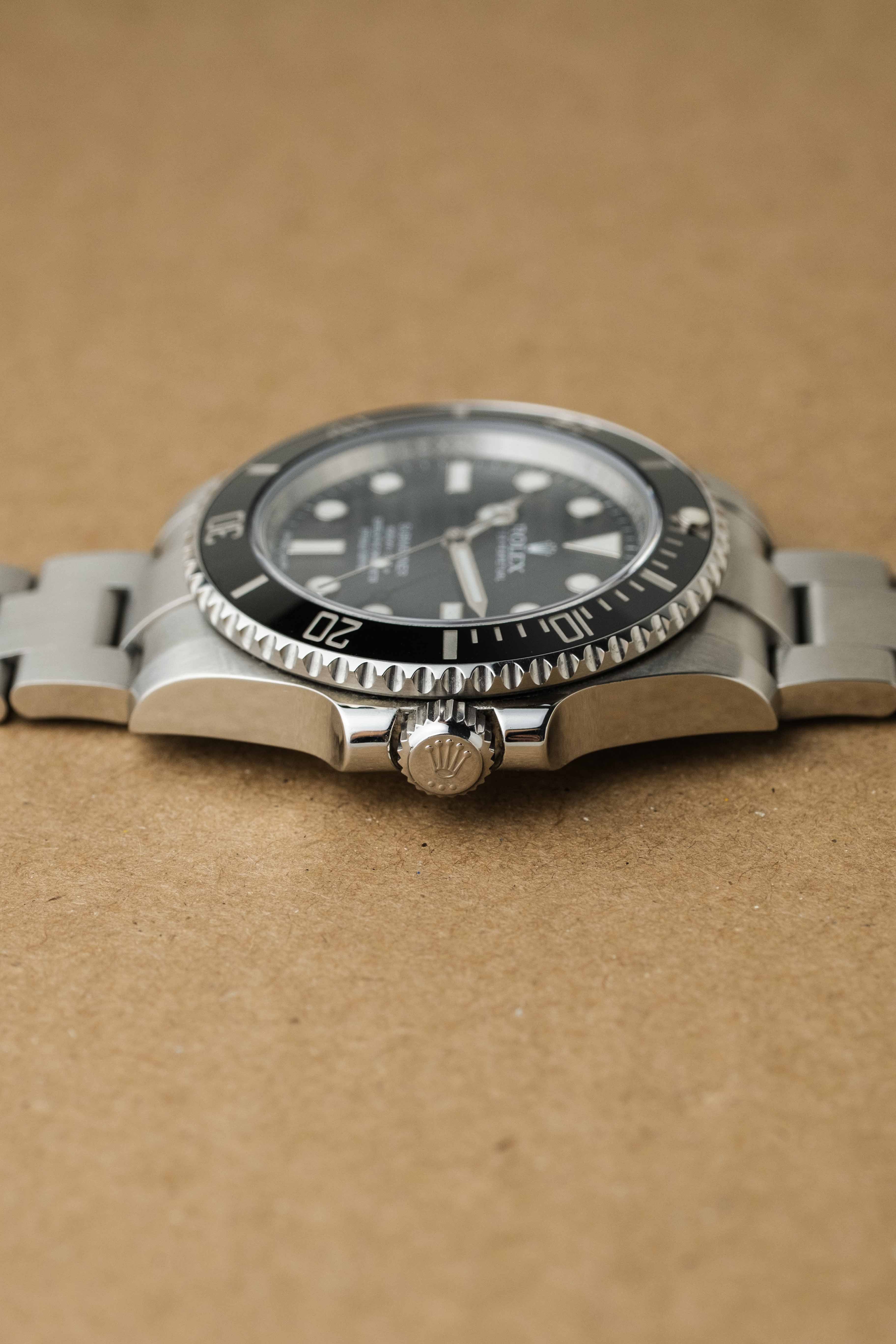 Rolex Submariner No Date Ref. 114060 2017 w/ Box & Papers